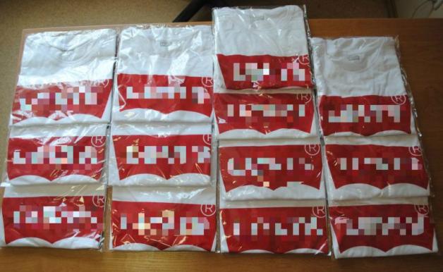 Płońsk: Policjanci zabezpieczyli podrabianą odzież. Sprzedawcy grozi kara 5 lat więzienia