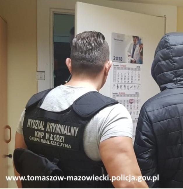 Fałszywi policjanci grozili bronią i okradli Wietnamczyków. Już zostali zatrzymani