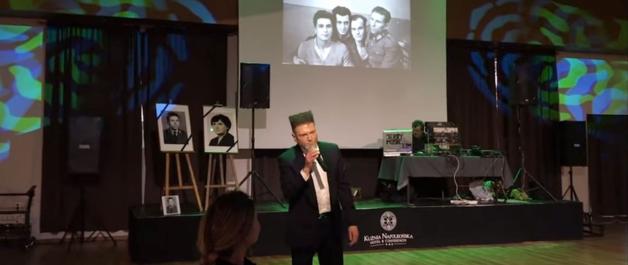 [VIDEO] Rutkowski wspomina rodziców. Niezwykła uroczystość po pogrzebie ojca