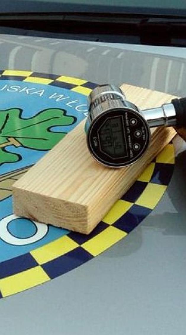 Kontrole łódzkich pieców. Straż Miejska kontroluje, czym łodzianie palą w piecach.