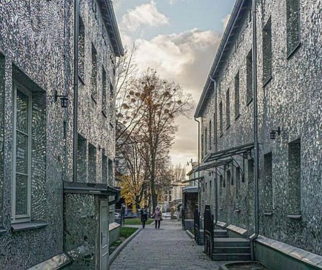 Zielone altany, ławki, ściany obsadzone bluszczem. Powiększamy Pasaż Róży