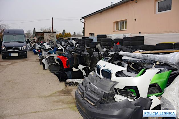 [VIDEO] Policjanci z Legnicy, Wrocławia oraz Niemiec zlikwidowali kolejną dziuplę samochodową znajdującą się na terenie powiatu legnickiego