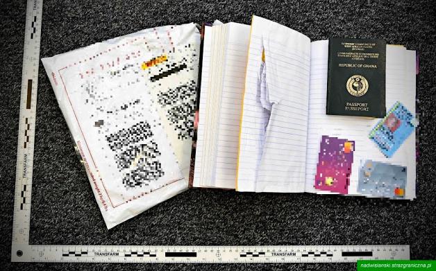 Fałszywe dokumenty w przesyłce kurierskiej dla nigeryjskiego studenta