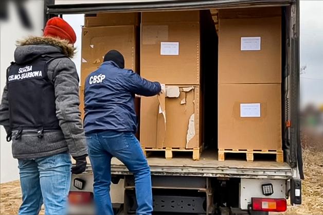 [VIDEO] Służby przejęły 32 tony tytoniu i 324 krzewy konopi