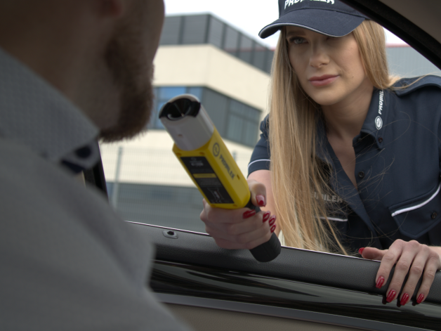 Policjant po służbie zatrzymał pijanego kierowcę mercedesa