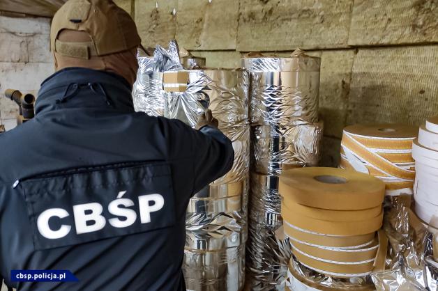 [VIDEO] Rozbita grupa, zlikwidowana fabryka i przejęty towar