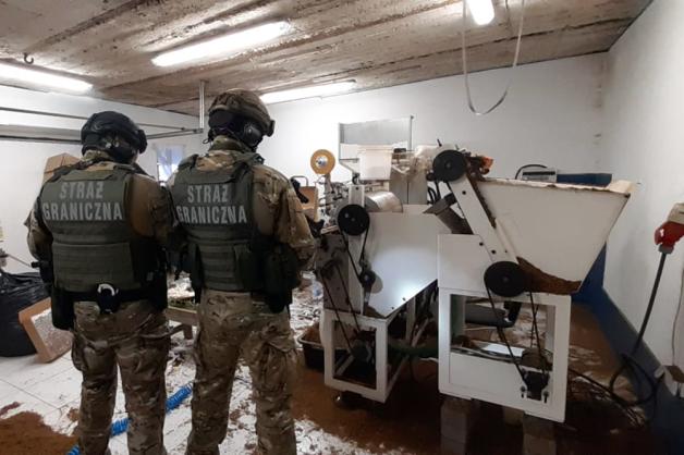 [VIDEO] 19 ton nielegalnego suszu! Pod Łowiczem rozbito zorganizowaną grupę przestępczą
