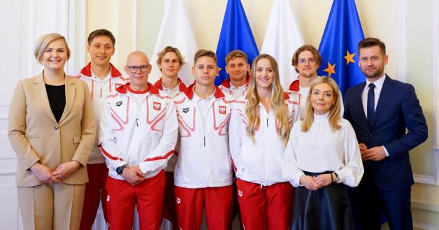 Minister Kamil Bortniczuk pogratulował medalistom Mistrzostw Europy w Kazaniu w pływaniu