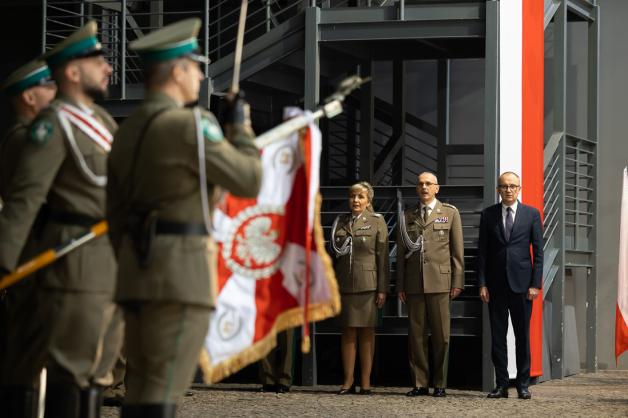 Uroczystość wręczenia odznaczeń i medali funkcjonariuszom Straży Granicznej z udziałem wiceministra Błażej Pobożnego