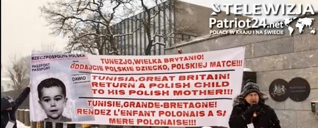 [VIDEO] Protest pod Ambasadą Wielkiej Brytanii w Warszawie! 3-letni Dawid ma wrócić do polskiej mamy! [GB/PL]
