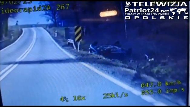 [VIDEO] Duża prędkość i dachowanie w oku kamery policjantów