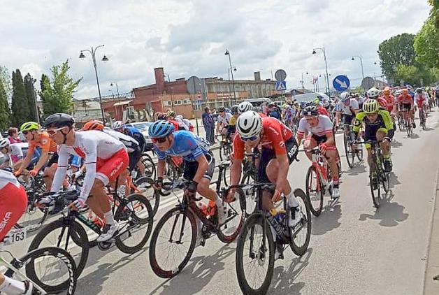 Orlen Wyścig Narodów 2023: Peleton już w Polsce, zmierza do finiszu 4 etapu w Nowym Sączu!