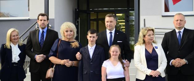 [VIDEO] Minister Przemysław Czarnek przywitał nowy roku szkolny 2023/2024 z uczniami i nauczycielami Ośrodka Szkolno-Wychowawczego im. Kornela Makuszyńskiego w Węgrowie