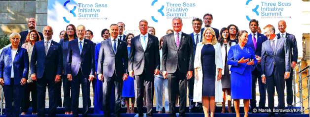 Prezydent RP Andrzej Duda wraz z małżonką na szczycie Inicjatywy Trójmorza w Bukareszcie