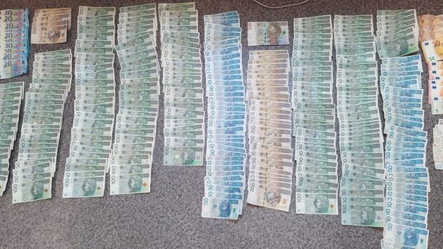 [WIDEO] Narkotyki warte ponad milion złotych oraz broń przechwycone przez policjantów