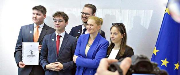 W budynku Sejmu odbył się zainicjowany przez Akcję Uczniowską pierwszy edukacyjny okrągły stół ZmieńMY edukację