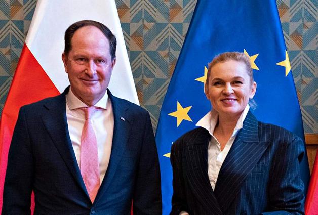 Spotkanie minister Barbary Nowackiej z ambasadorem Markiem Brzezinskim ws. edukacji dzieci i młodzieży