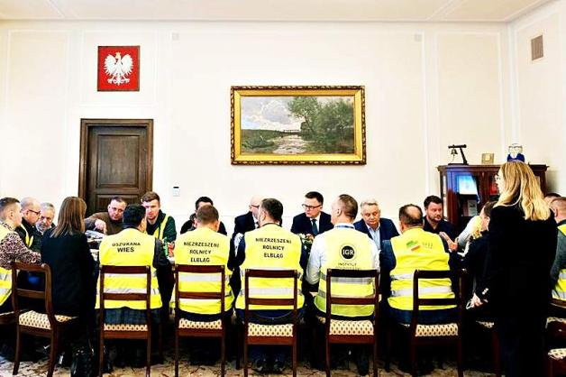 Marszałek Sejmu spotkał się z protestującymi rolnikami