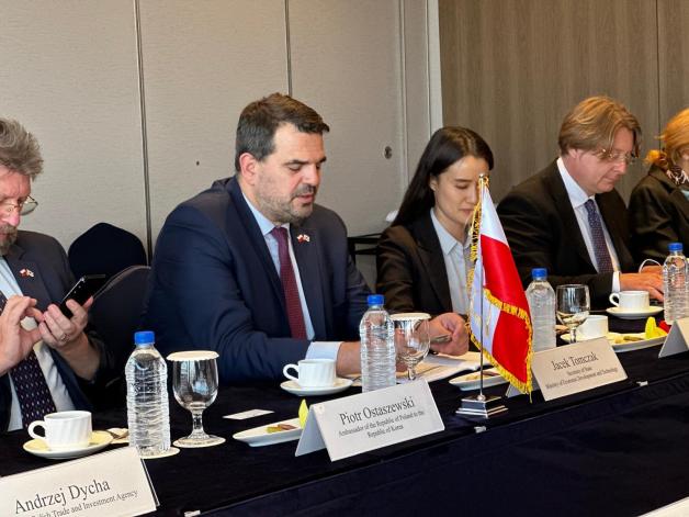 Wiceministrowie Jacek Tomczak i Byung-Nae Yang (ds. handlu, przemysłu i energii) otworzyli wczoraj IV Polsko-Koreańskie Forum Gospodarcze w Seulu