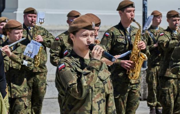 Uroczyste Obchody 20. Rocznicy Wstąpienia Polski do Unii Europejskiej z Udziałem Żołnierzy Ośrodka Reprezentacyjnego Wojsk Obrony Terytorialnej.