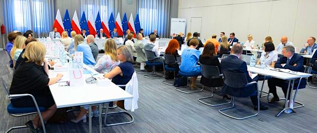 Wyzwania i kierunki w obszarze spraw cudzoziemskich i obywatelskich - konferencja z udziałem wiceministra Macieja Duszczyka