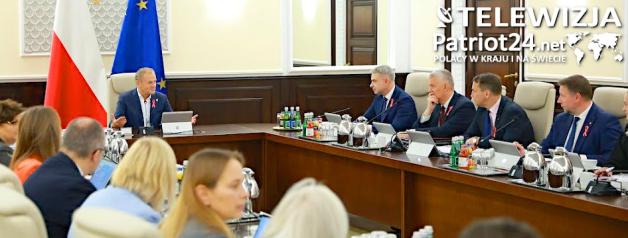 [VIDEO] Premier: Jesteśmy tutaj dla ludzi